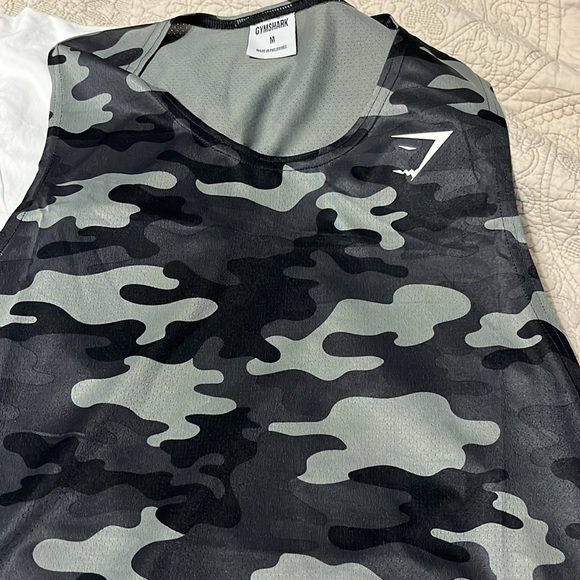 Men’s medium gymshark bundle 2 tops- t shirt and tank top new without tags - Picture 2 of 6